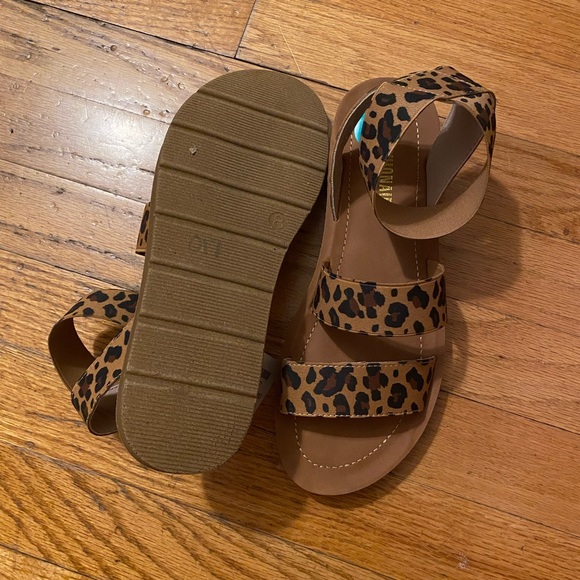 Cheetah Print Sandals New - Picture 3 of 3